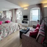 Riva Luxury Suites
